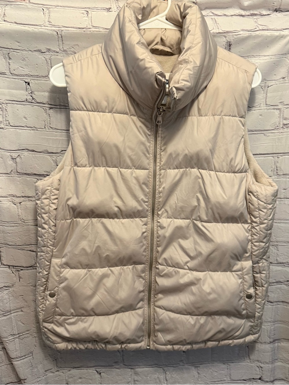 Old Navy Women’s Cream Puffer Vest - Lightweight Quilted Sleeveless Jacket